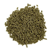 Mucchio di pellet di mangime verde